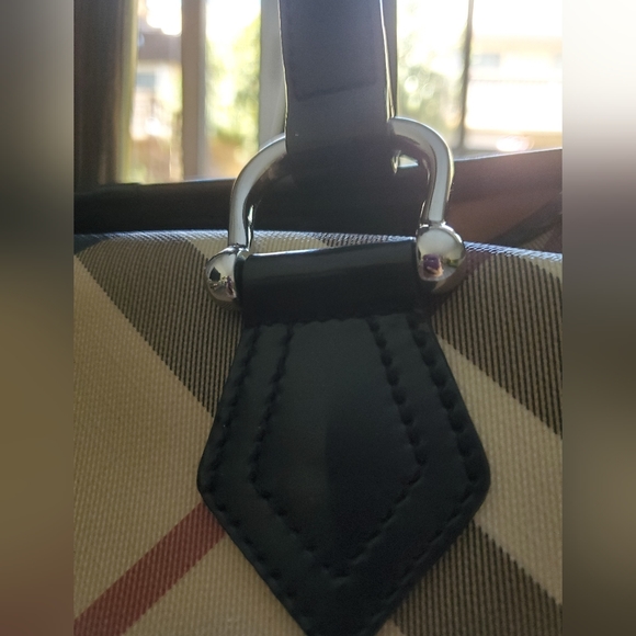 Burberry Novacheck Tote- Coated Canvas with Black Patent Trim. - Picture 7 of 8